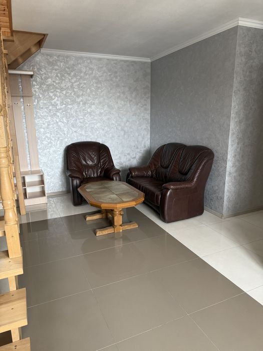 Здам в оренду двох рівневу квартиру з гаражем