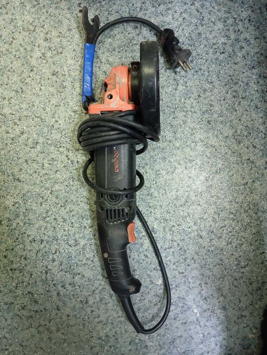 Болгарка Дніпром 125 мм