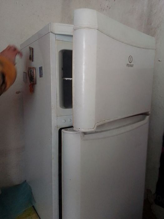 Холодильник  б/у,старенький але добре працює