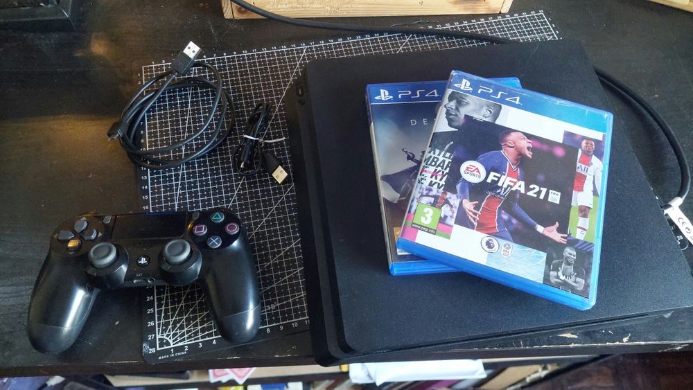 Ps4 slim + comando + 3 jogos