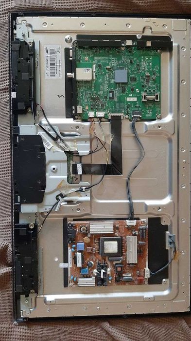 Продам Samsung UE32D5000 на запчасти,без материнської плати