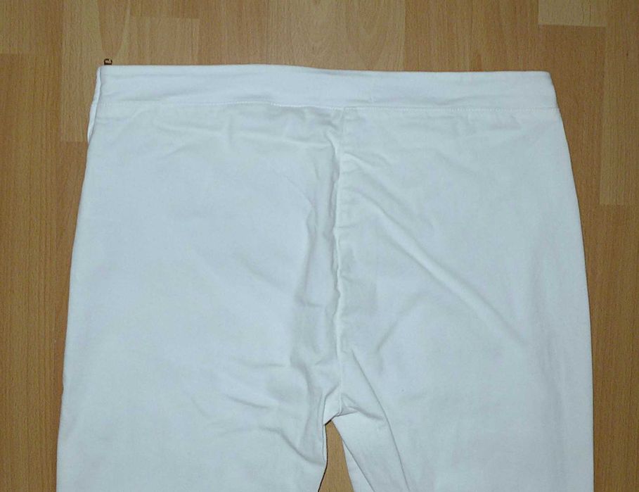 Rozciągliwe spodnie 42