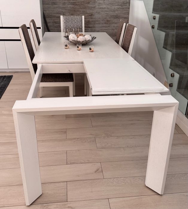 Conjunto sala de jantar (mesa e cadeiras)