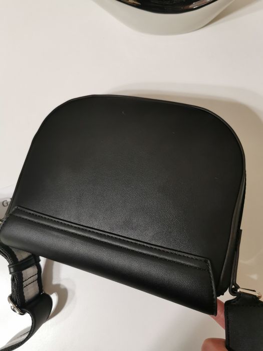 Nowa oryginalna torebka Guess listonoszka czarna Clararie Crossbody Fl