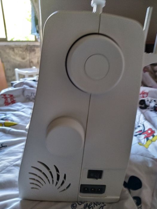 Máquina de costura portátil Jata