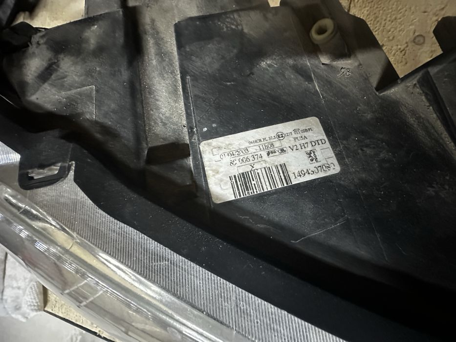 Фари передні оптика peugeot 807 пежо 807