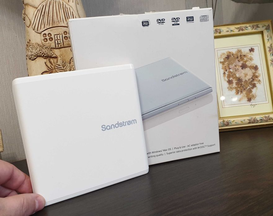 Новий зовнішній дисковод DVD/CD Sandstrøm Ultra Slim з Англії