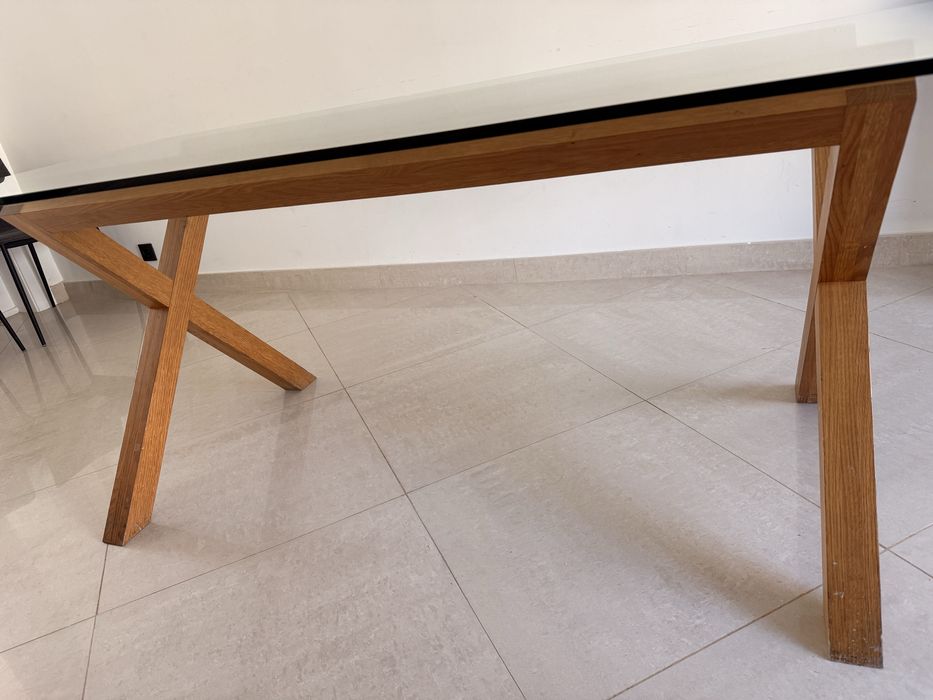 Mesa de Jantar em Vidro Temperado e Base em Carvalho (Design Escandinavo)