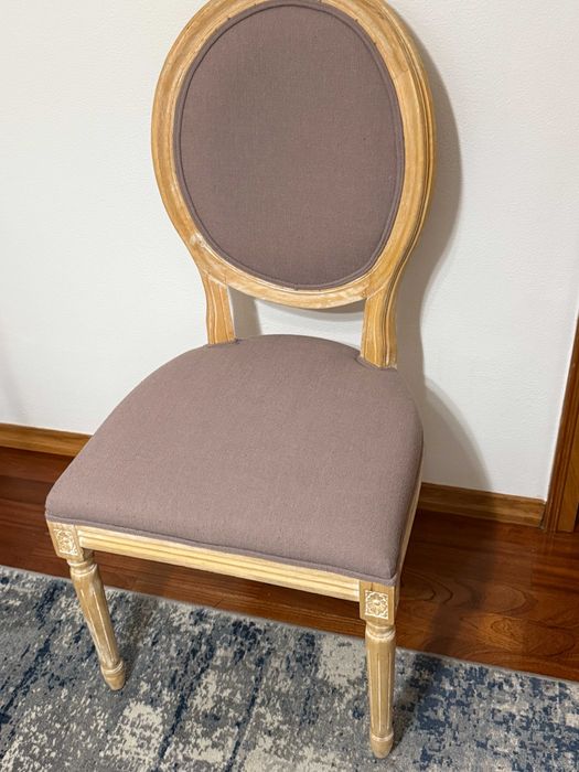 Mesa de jantar e quatro cadeiras como novas