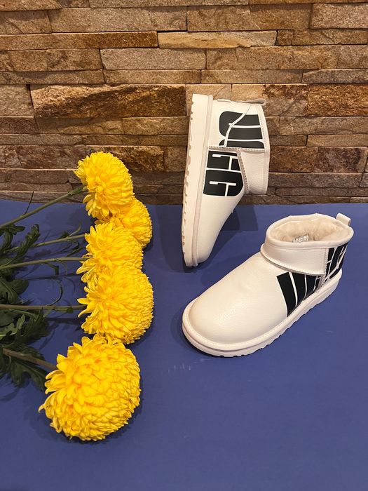 Оригінальні угги білі шкіряні розмір 7