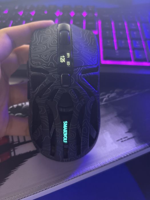 Rato Gaming Smalwolf RGB — leve, sem fios, com ecrã digital (NOVO)
