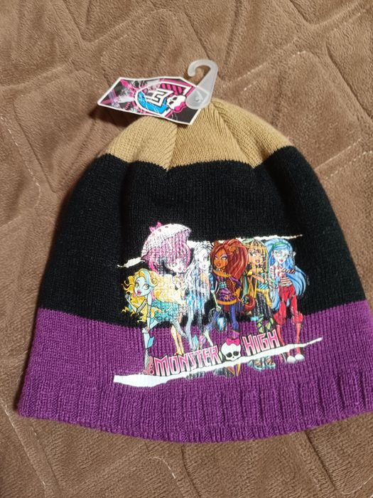 Продам шапки Monster High