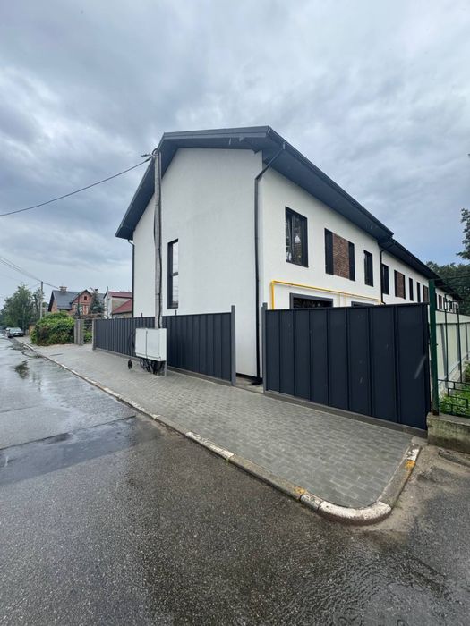 Чудовий таун хаус, сосни Центральний парк, газ, готовий.