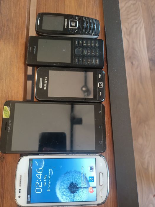 5 starych telefonów