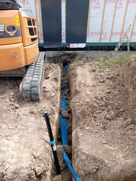 Usługi koparko-ładowarką JCB CX3, przyłącza, fundamenty, odwodnienia.