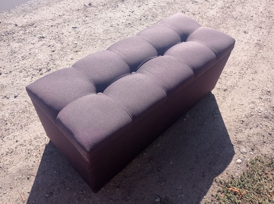 Пуф з нішею для зберігання