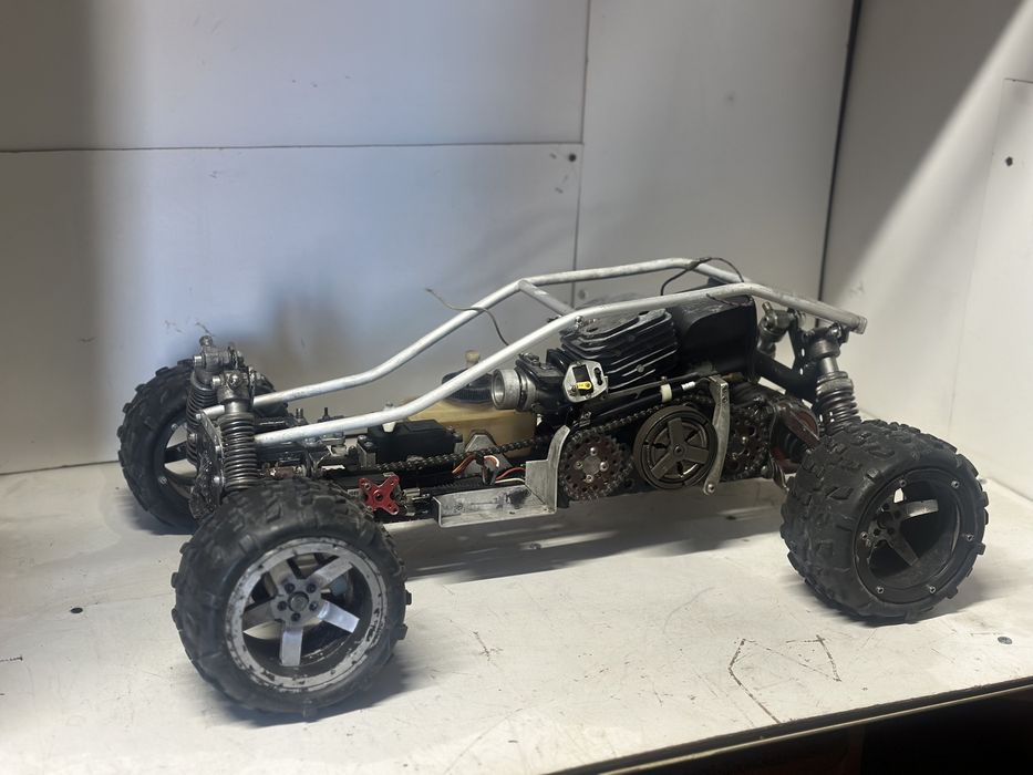 Машинка Rc 1/6 ( на пульті керування  )двс , багги 4х4 traxxes