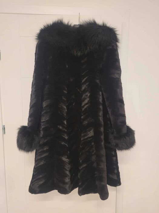 Kurtka z łapek lisich