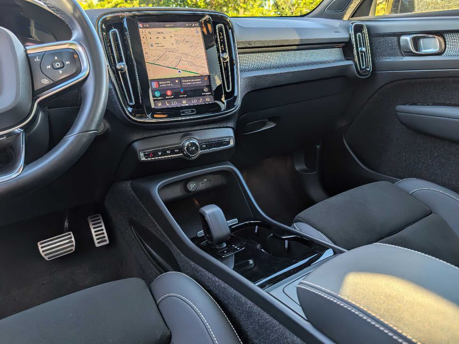 Volvo XC40 Electric      2022
