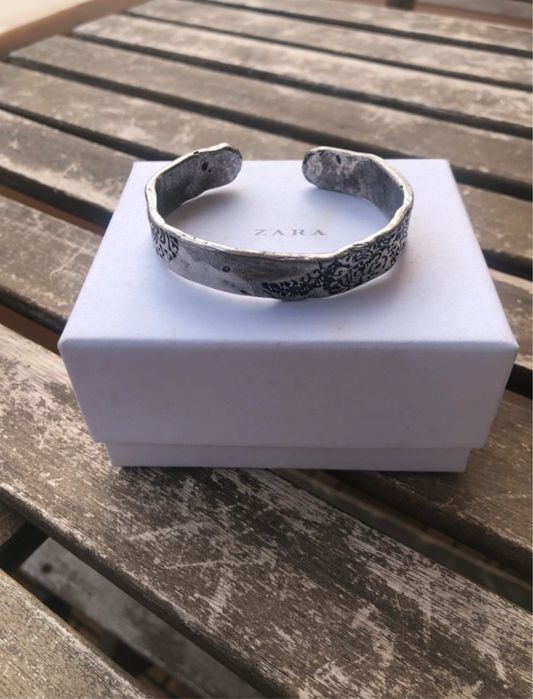 Pulseira Zara.