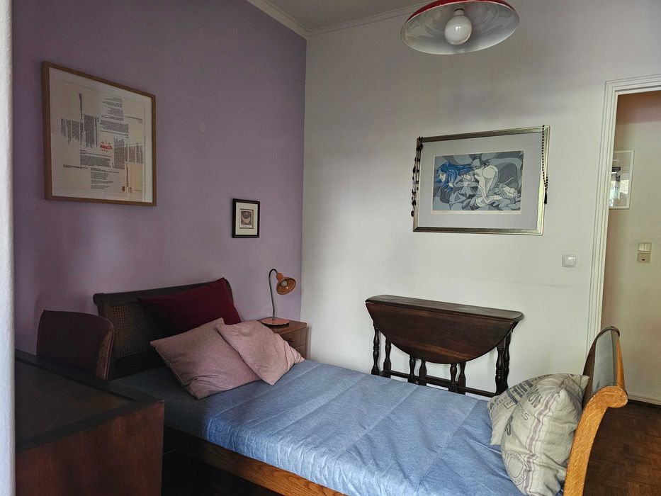 Quarto para arrendar em Algés