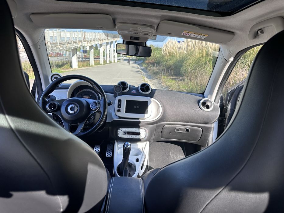 Smart Fortwo 2018 | Teto Panorâmico | GPS | Estofos em Pele | 103.473 km — photo 3