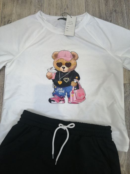 Костюм шорты і футболка жіночий