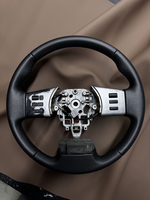 Перетягнуте кермо Nissan Navara d40 На обмін