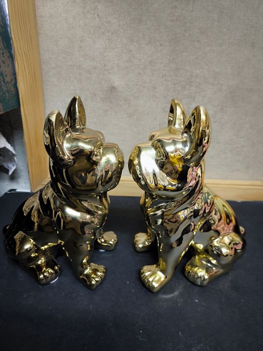 Cão bulldog  de cerâmica dourado  
Cão bulldog Eden de cerâmica dourad