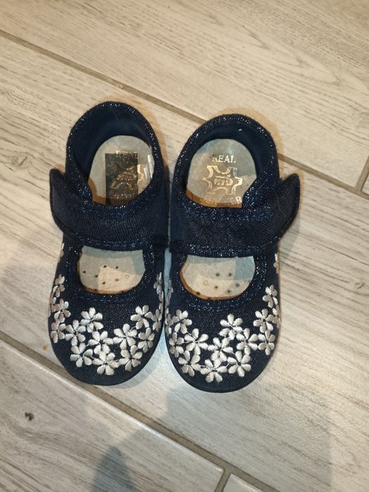 Buty dla dziewczynki r 22