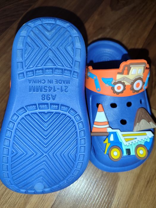 Дитячі крокси з тракторами