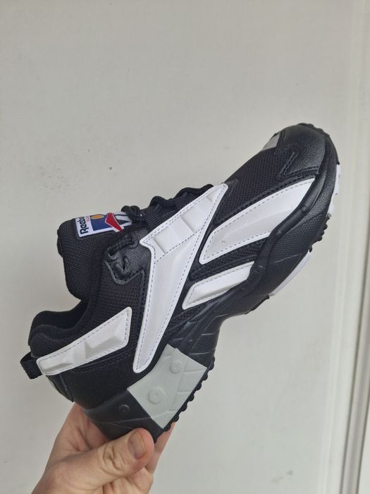 Стильні щільні кросівки для хлопчика,  Reebok 35