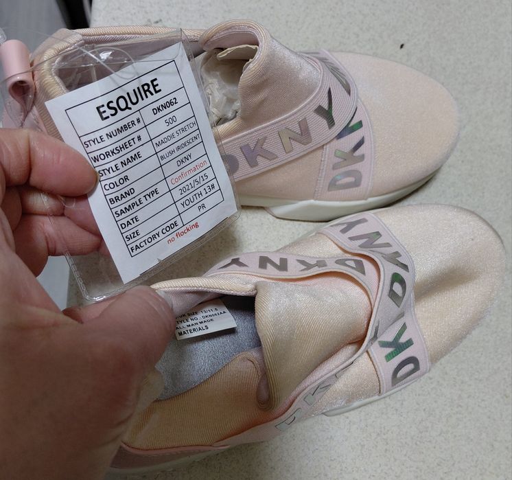 Продам взуття дитяче DKNY