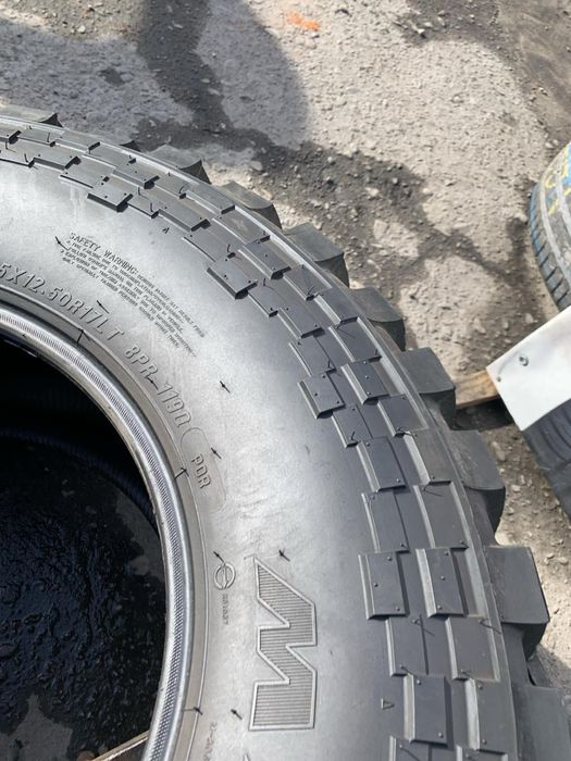 Шини  35*12.50R15LT екв розміру 315/70/17 Maxxis 16мм