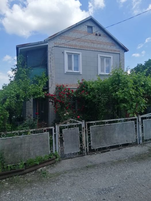 Продається дачна ділянка з будинком