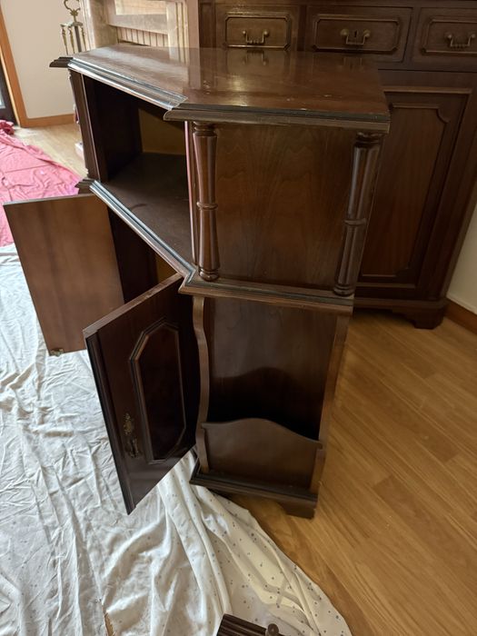 Móvel classico em madeira