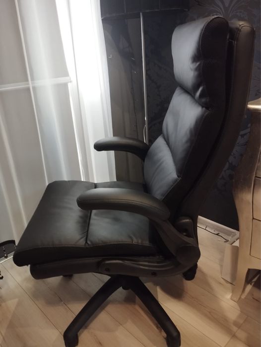 Fotel obrotowy KASTBJERG stan Bardzo dobry