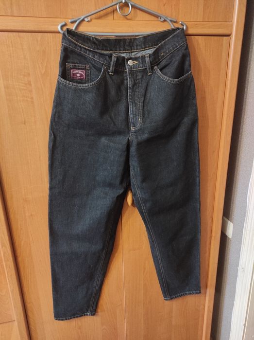 Фирменные джинсы
