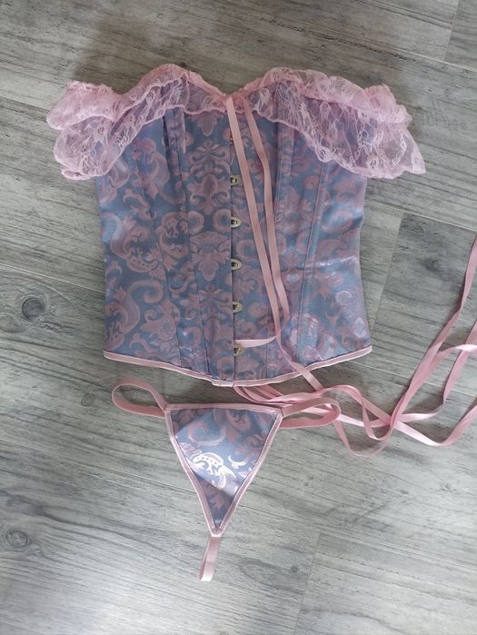 Nowy gorset i stringi