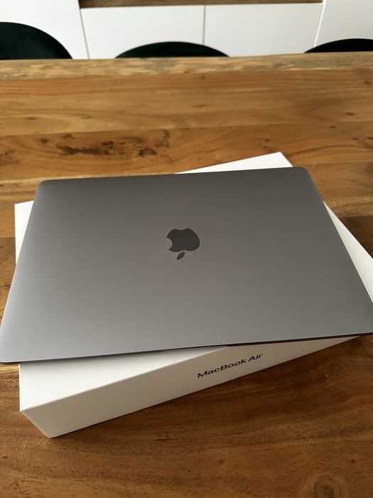 MacBook Air Retina 13” 2020 | Intel i5 | 8GB | 256GB SSD | Caixa e Carregador