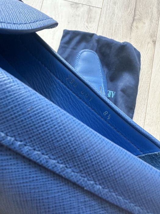Це чоловічі лофери Prada з сап'янової шкіри (Saffiano leather)
