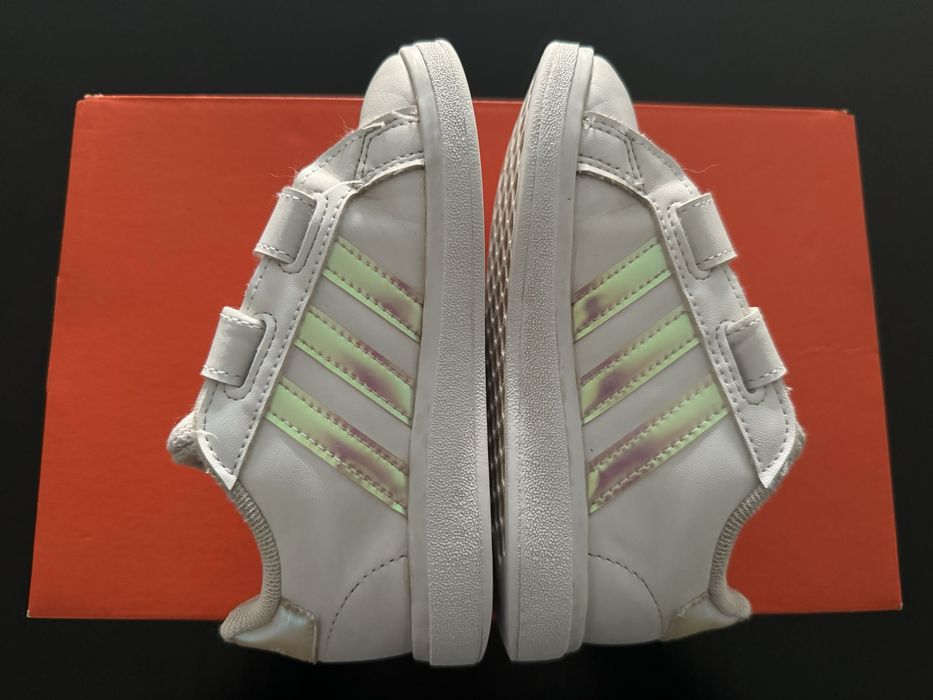 Sapatilhas Adidas tamanho 26