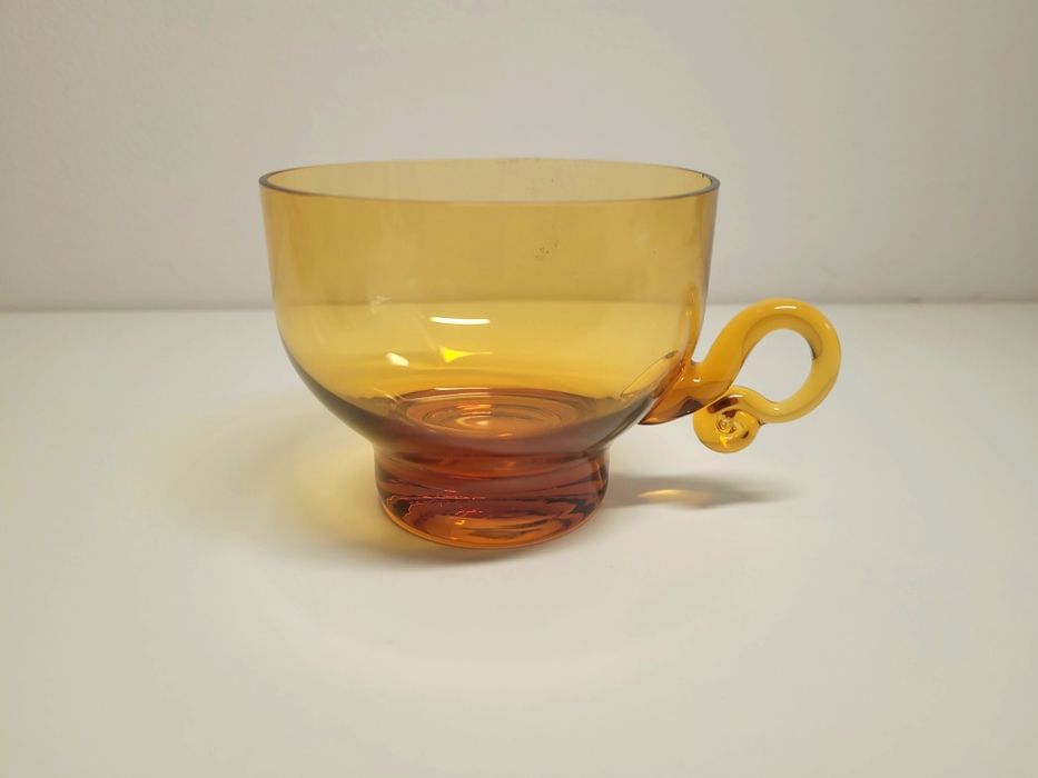 Zestaw filiżanek do kawy z bursztynowego szkła