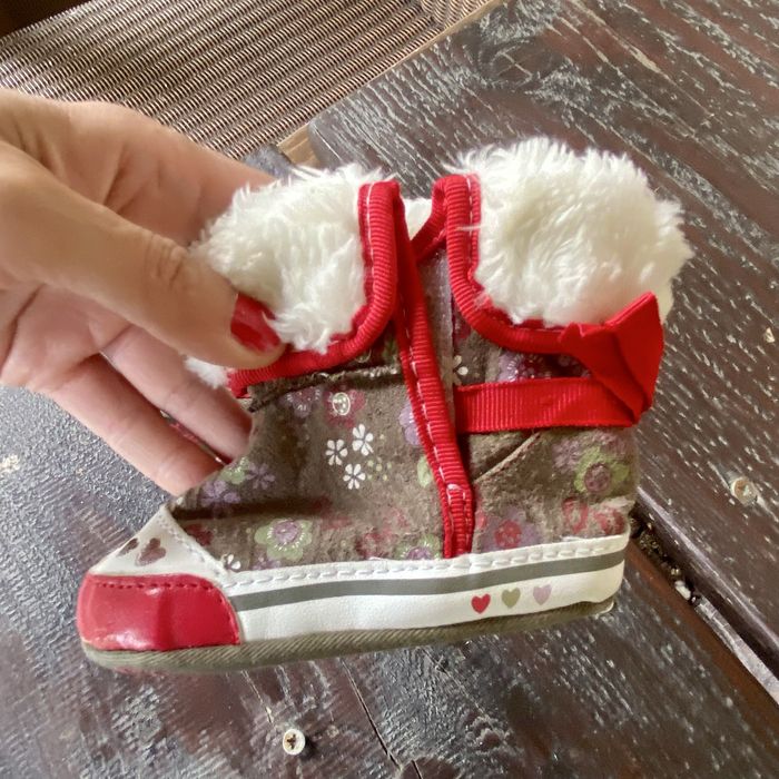 Eleganckie zamszowe buciki dla chłopca