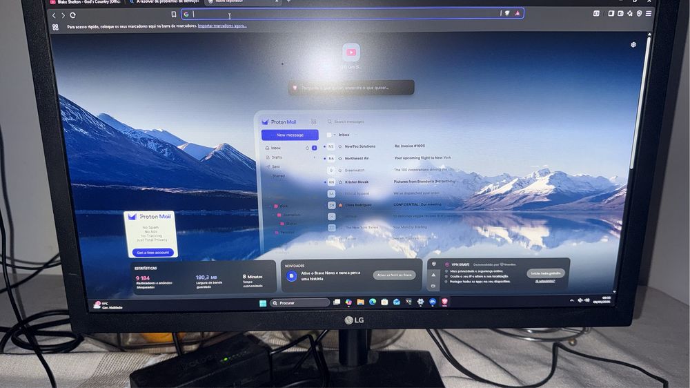 Monitor 21 polegadas LG nunca sofreu uma queda. Sempre bem cuidado.