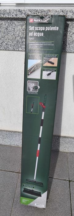 Vassoura com ligação a mangueira