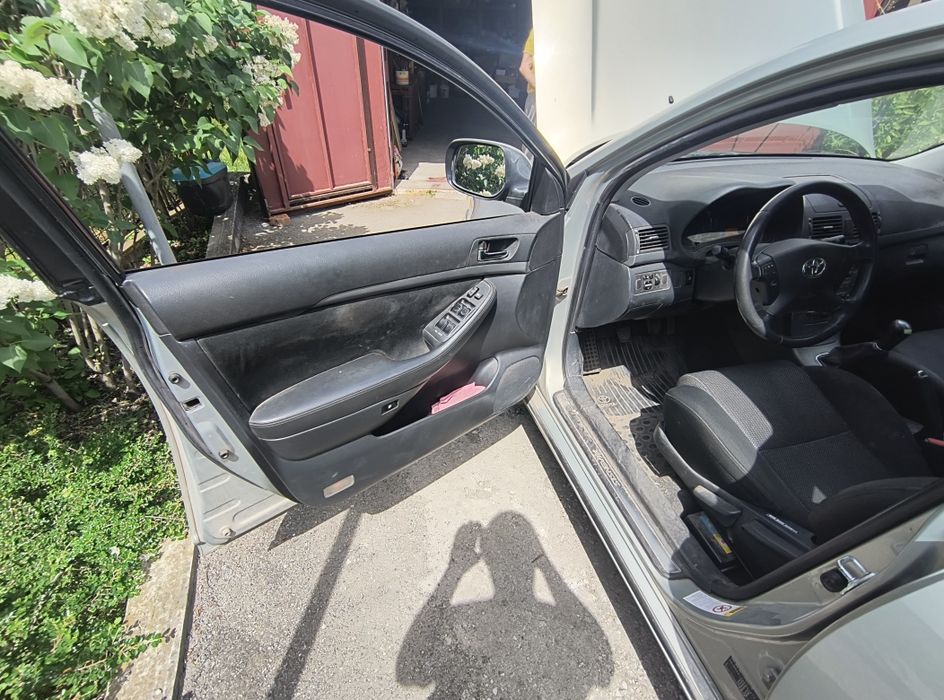 Toyota avensis FL 2008 1.8 mt
