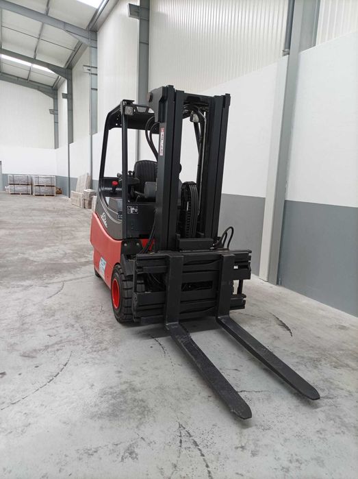 EMPILHADOR ELÉTRICO LINDE E30-02/600 — 3 TONELADAS