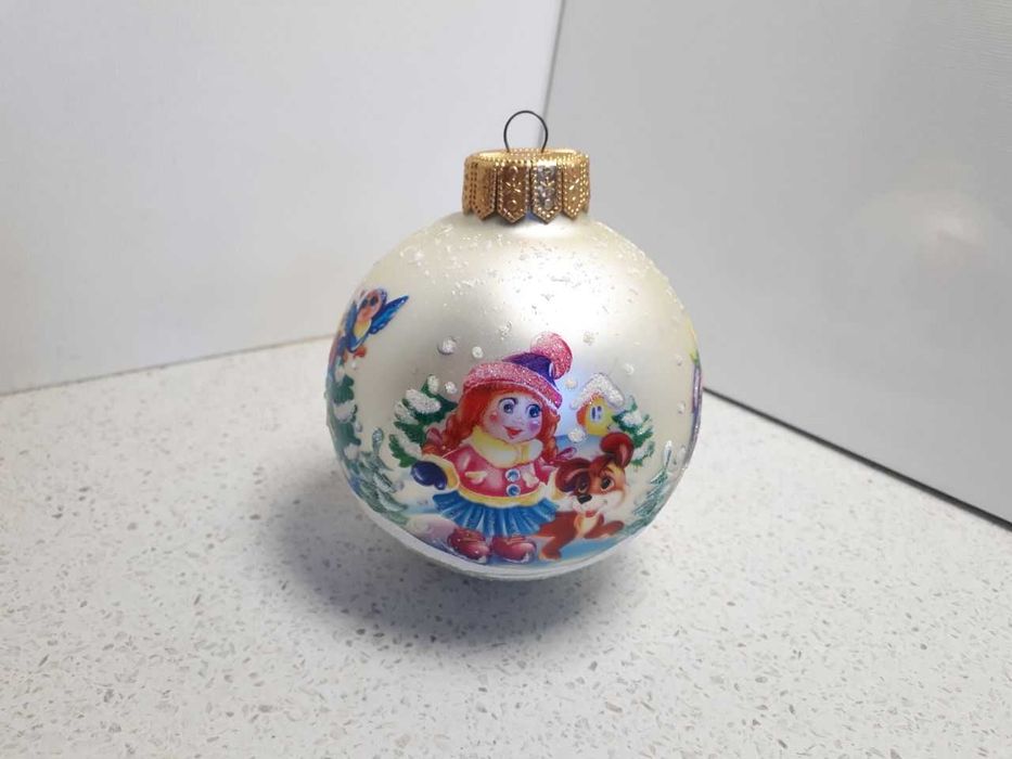 Стеклянный новогодний шар 8,5 см: 4 сюжета, объёмный снег, новый
