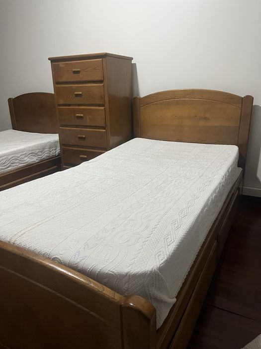2 Camas Solteiro + Cómoda 6 Gavetas